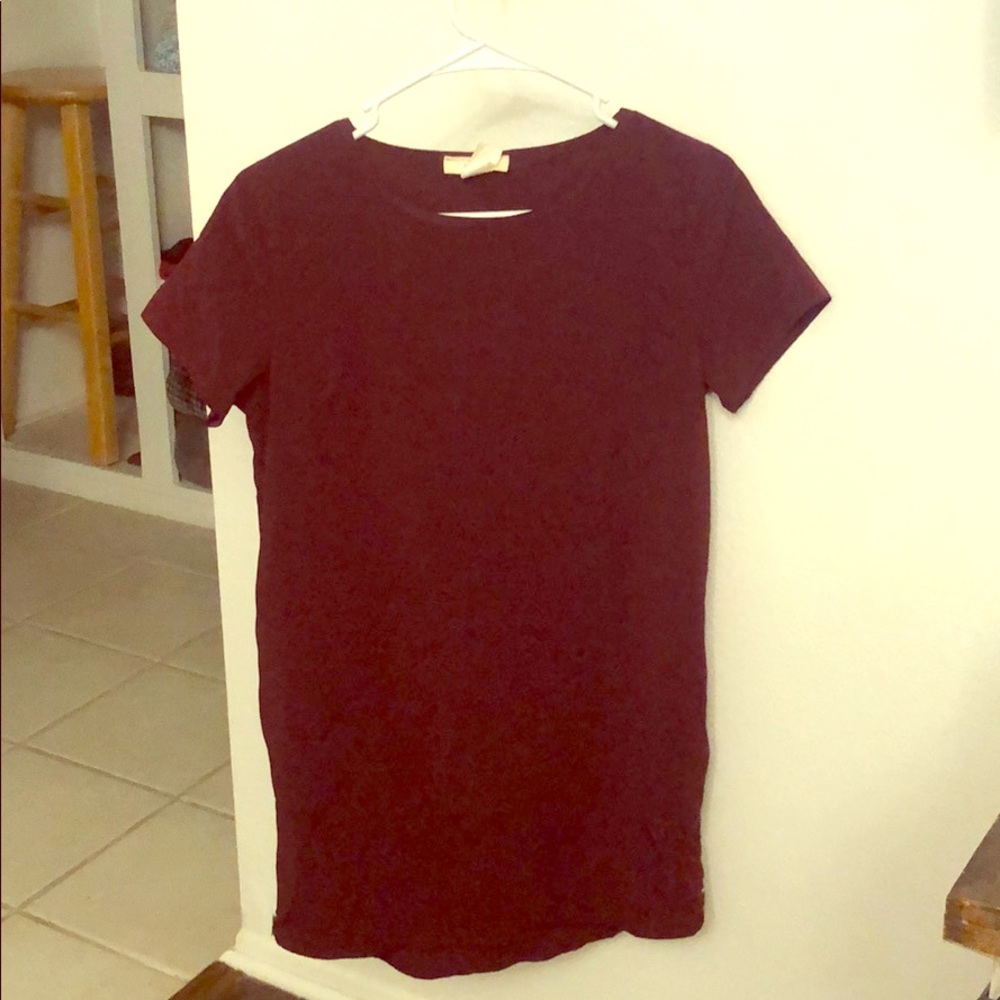 Maroon dress zippers down the side
